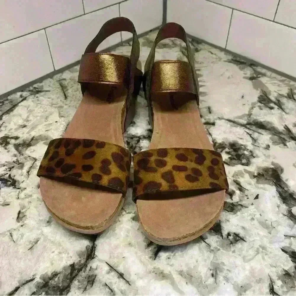 Pierre Dumas Chantel Leopard Cheetah Brown and Beige Wedges - Picture 2 of 10